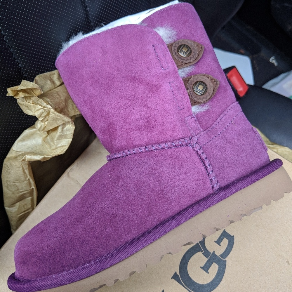 Authentic bnwt UGGS BOOTS